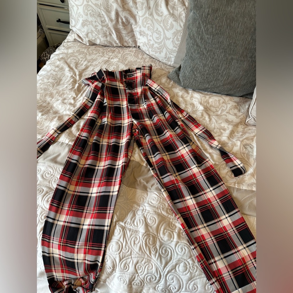 Like an angel size large red black and cream plaid high waisted pant .